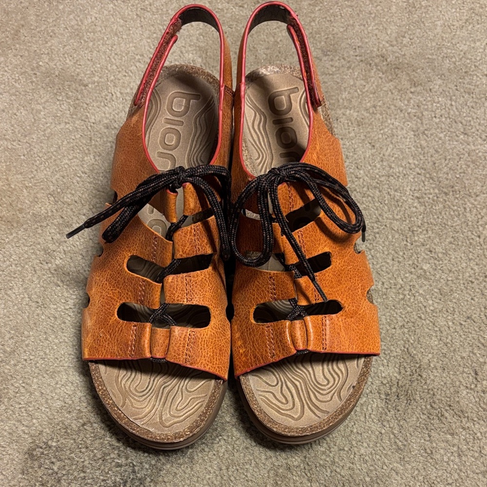 Bionica Women's Vibrant Orange Sandals